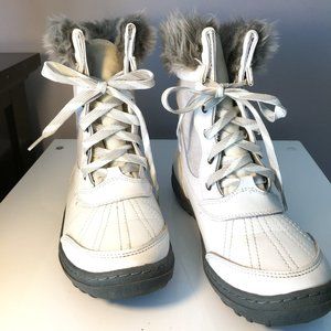 White winter snow boots
